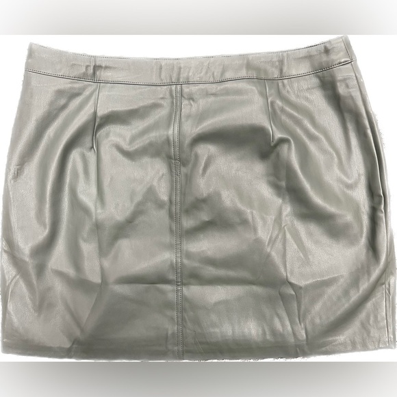 Lulu’s Olive Green vegan leather skirt Size L NWOT - Picture 7 of 13
